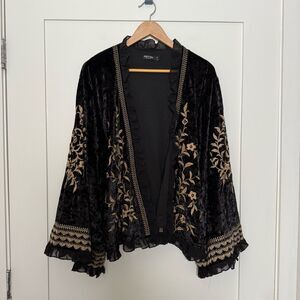 Nasty Gal Velvet Embroidered Ruffle Kimono Jacket Sz 8 Black Gold Boho Festival